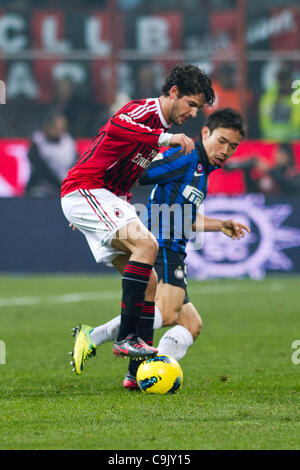 Alexandre Pato (Mailand), Yuto Nagatomo (Inter), 15. Januar 2012 - Fußball / Fußball: italienische "Serie A" match zwischen AC Mailand 0-1 Inter Mailand im Stadio Giuseppe Meazza in Mailand, Italien. (Foto von Maurizio Borsari/AFLO) [0855] Stockfoto