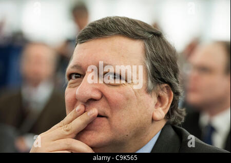 17. Januar 2012 - Straßburg, Elsass, Frankreich - Präsident der Europäischen Kommission Barroso im Europäischen Parlament in Straßburg am 2012-01-16 von Wiktor Dabkowski (Kredit-Bild: © Wiktor Dabkowski/ZUMAPRESS.com) Stockfoto