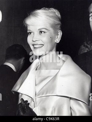 13. Januar 2012 - DOROTHY PROVINE. (Kredit-Bild: © Globe Photos/ZUMAPRESS.com) Stockfoto