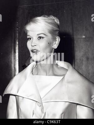 13. Januar 2012 - DOROTHY PROVINE. (Kredit-Bild: © Globe Photos/ZUMAPRESS.com) Stockfoto