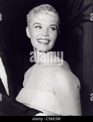 13. Januar 2012 - DOROTHY PROVINE. (Kredit-Bild: © Globe Photos/ZUMAPRESS.com) Stockfoto