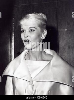 13. Januar 2012 - DOROTHY PROVINE. (Kredit-Bild: © Globe Photos/ZUMAPRESS.com) Stockfoto