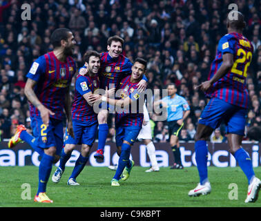 18.01.2011 - MADRID, Spanien / / COPA DEL REY Fußball - Real Madrid vs. Barcelona - 1/4 Finale - Santiago Bernabeu---Barcelona Spieler feiern 1-2 von AbidaL Stockfoto