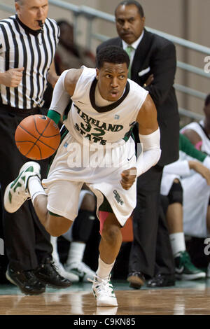 20. Januar 2012 - Cleveland, Ohio, USA - Cleveland State Guard D'Aundray Brown (32) mit den Basketball in der ersten Hälfte gegen Green Bay.  Die Cleveland State Wikinger besiegte die Green Bay Phoenix 78 68 in das Spiel gespielt am Wolstein Center in Cleveland, Ohio. (Kredit-Bild: © Frank Jansky Stockfoto