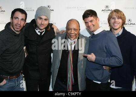 Chris Messina, Lee Toland Krieger, Quincy Jones, Will McCormack, Eric Christian Olsen auf der after-Party für CELESTE AND JESSE FOREVER Post-Premiere Cast Party, Acura Studio, Park City, UT 20. Januar 2012. Foto von: James Atoa/Everett Collection Stockfoto