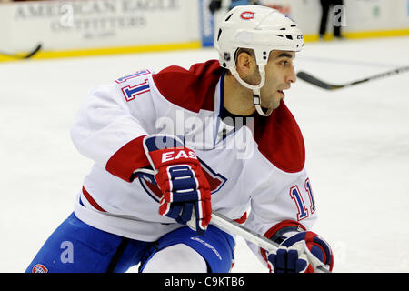 20. Januar 2012 - PENNSYLVANNIA, Pittsburgh, USA - Montreal Canadiens Zentrum Scott Gomez (11) auf dem Eis während der dritten Periode als die Pittsburgh Penguins nehmen den Montréal Canadiens im CONSOL Energy Center in Pittsburgh, PA... Pinguine besiegen Montreal 5-4 bei einem Schusswechsel. (Kredit-Bild: © Dean Beatt Stockfoto
