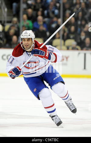 20. Januar 2012 - PENNSYLVANNIA, Pittsburgh, USA - Montreal Canadiens Zentrum Scott Gomez (11) auf dem Eis in der ersten Zeit als die Pittsburgh Penguins nehmen den Montréal Canadiens im CONSOL Energy Center in Pittsburgh, PA... Pinguine besiegen Montreal 5-4 bei einem Schusswechsel. (Kredit-Bild: © Dean Beatt Stockfoto