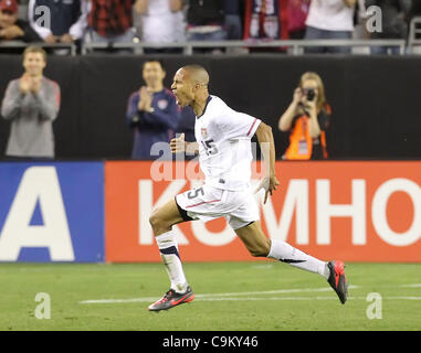 21. Januar 2012 - feiert Phoenix, Arizona, USA - uns #15 Ricardo Clark seine Spiel-Siegtreffer in der 7. Minute der Nachspielzeit im Testspiel gegen Venezuela.  U.S. besiegt Venezuela 1: 0. (Bild Kredit: Bruce Yeung/Southcreek/ZUMAPRESS.com ©) Stockfoto