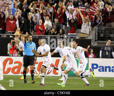 21. Januar 2012 - feiert Phoenix, Arizona, USA - uns #15 Ricardo Clark seine Spiel-Siegtreffer in der 7. Minute der Nachspielzeit im Testspiel gegen Venezuela.  U.S. besiegt Venezuela 1: 0. (Bild Kredit: Bruce Yeung/Southcreek/ZUMAPRESS.com ©) Stockfoto