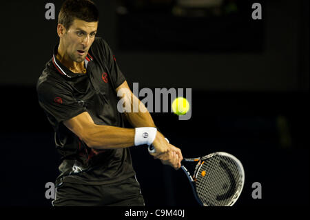 23. Januar 2012 - Runde Melbourne, Victoria, Australien - Novak Djokovic (SRB) in Aktion gegen Lleyton Hewitt (AUS) während der 4. Herren-Einzel-Match am Tag acht der 2012 Australian Open in Melbourne Park, Australien. (Bild Kredit: Sydney Low/Southcreek/ZUMAPRESS.com ©) Stockfoto