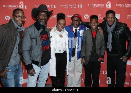 Turron Kofi Alleyne, Clarke Peters, Toni Lysaith, Spike Lee, Jules Taylor Brown, Nate Parker im Ankunftsbereich für RED HOOK Sommer Premiere beim 2012 Sundance Film Festival, Eccles Theatre, Park City, UT 22. Januar 2012. Foto von: James Atoa/Everett Collection Stockfoto