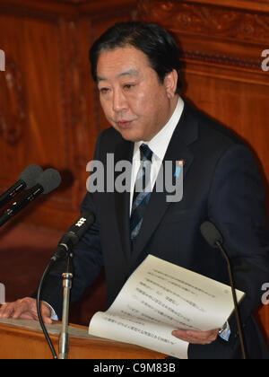 24. Januar 2012, Tokio - liefert Japans Premierminister Yoshihiko Noda seine Rede wie die ordentliche Sitzung der Ernährung auf Dienstag, 24. Januar 2012 in Tokio beruft.  Noda wird erwartet, dass die Verhandlungen mit der Opposition-Camps auf der Passage von Rechnungen zu den Nationen Verkauf ta Gesicht Stockfoto
