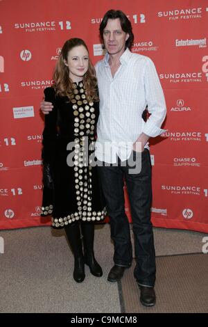 Andrea Riseborough, James Marsh im Ankunftsbereich für SHADOW DANCER Premiere 2012 Sundance Film Festival, Eccles Theatre, Park City, UT 24. Januar 2012. Foto von: James Atoa/Everett Collection Stockfoto