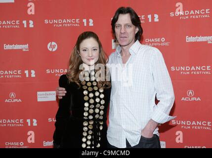 Andrea Riseborough, James Marsh im Ankunftsbereich für SHADOW DANCER Premiere 2012 Sundance Film Festival, Eccles Theatre, Park City, UT 24. Januar 2012. Foto von: James Atoa/Everett Collection Stockfoto