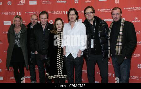 Andrea Riseborough, James Marsh, Darsteller im Ankunftsbereich für SHADOW DANCER Premiere 2012 Sundance Film Festival, Eccles Theatre, Park City, UT 24. Januar 2012. Foto von: James Atoa/Everett Collection Stockfoto