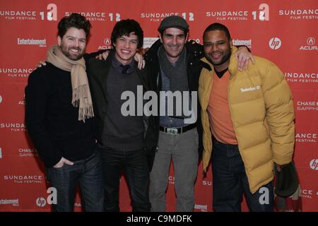 Christopher Neil Graham Phillips, Ty Burrell, Anthony Anderson im Ankunftsbereich für Ziegen Premiere 2012 Sundance Film Festival, Eccles Theatre, Park City, UT 24. Januar 2012. Foto von: James Atoa/Everett Collection Stockfoto