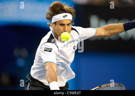 25. Januar 2012 - Spiel Melbourne, Victoria, Australien - David Ferrer (ESP) in Aktion gegen Novak Djokovic (SRB) während ein Männer Viertelfinale am Tag 10 der 2012 Australian Open in Melbourne Park, Australien. (Bild Kredit: Sydney Low/Southcreek/ZUMAPRESS.com ©) Stockfoto