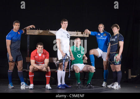 Im Bild links, nach rechts auf die sechs-Nationen-Start in London sind Thierry Dusautoir (Frankreich), Sam Warburton(Wales), Tom Wood (England), Paul O'Connell (Irland), Sergio Parisse (Italien) und Ross Ford (Schottland) Stockfoto