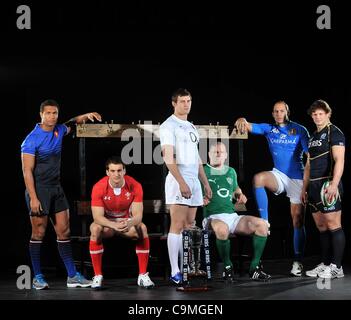 DER HURLINGHAM CLUB, LONDON, UK, Mittwoch, 25. Januar 2012. (L-R) Thierry Dusautoir von Frankreich, Sam Warburton Wales, Tom Wood von England, Paul O'Connell von Irland, Sergio Parisse Italiens und Ross Ford von Schottland. RBS 6 Nations Rugby Start. Stockfoto