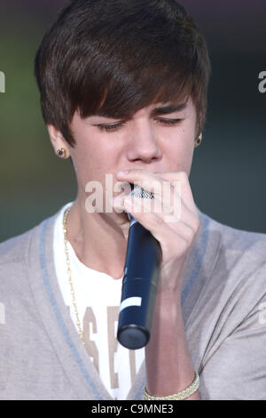 JUSTIN BIEBER-MICHAEL-JACKSON-HAND und FOOTPRINT CEREMONY HOLLYWOOD LOS ANGELES Kalifornien USA 26. Januar 2012 Stockfoto