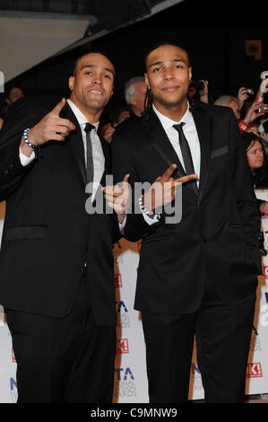 ASHLEY BANJO & JORDAN BANJO 2012 NATIONAL TELEVISION AWARDS O2 ARENA LONDON ENGLAND 25 Januar 2012 Stockfoto