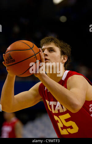 26. Januar 2012 - Los Angeles, Kalifornien, USA - Utah Utes Blake Wilkinson (25) schießt einen Freiwurf in ersten Halbjahr Aktion.  Die UCLA Bruins führen die Utah Utes 36-21 bei der Hälfte. (Bild Kredit: Josh Chapel/Southcreek/ZUMAPRESS.com ©) Stockfoto