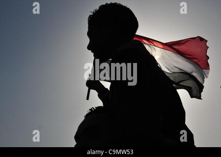 Silhouette eines Kindes mit ägyptische Flagge Tahrir Square Kairo, 25. Januar 2012, 1. Jahrestag der ägyptischen revolution Stockfoto