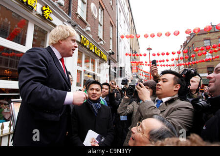 29.01.12, London. Boris Johnson hatten Mittagessen und hielt eine kurze Rede in Chinatown, das Jahr des Drachen feiern während Chinese New Year Stockfoto