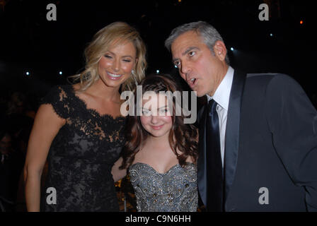 29. Januar 2012 - Los Angeles, Kalifornien, US - Schauspieler GEORGE CLOONEY und STACY KEIBLER Teilnahme an der Show für die 18. annual Screen Actors Guild Awards im Shrine Auditorium. (Kredit-Bild: © Lora Voigt/ZUMAPRESS.com) Stockfoto