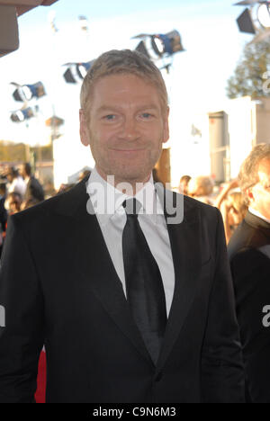 29. Januar 2012 kommt - Los Angeles, Kalifornien, US - Schauspieler KENNETH BRANAGH auf dem roten Teppich für die 18. annual Screen Actors Guild Awards im Shrine Auditorium. (Kredit-Bild: © Lora Voigt/ZUMAPRESS.com) Stockfoto