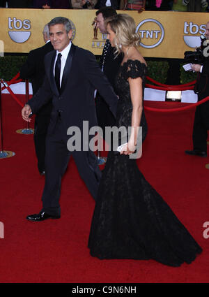 GEORGE CLOONEY & STACY KEIBLER 18. ANNUAL SCREEN ACTORS GUILD AWARDS. Ankünfte DOWNTOWN LOS ANGELES Kalifornien USA 29 Januar Stockfoto