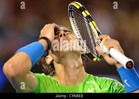 29. Januar 2012 - Melbourne, Australien - RAFAEL NADAL (ESP) in Aktion gegen Novak Djokovic (SRB) während das Herren Finale der Australian Open 2012 im Melbourne Park überein. (Bild Kredit: Sydney Low/Southcreek/ZUMAPRESS.com ©) Stockfoto