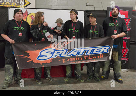 CALGARY Kanada - 2012-01-29 - PWNY Rangers nimmt die Division 2 dritten Ort, in ihrem dritten Spiel der Canadian National Speedball Championships Finals böse zu besiegen. Stockfoto