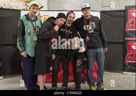 CALGARY Kanada - 2012-01-29 - WC nörgelt nimmt die Division 1 Dritter Platz, WCA in ihrem zweiten Spiel der Canadian National Speedball Championships Finals zu besiegen. Stockfoto