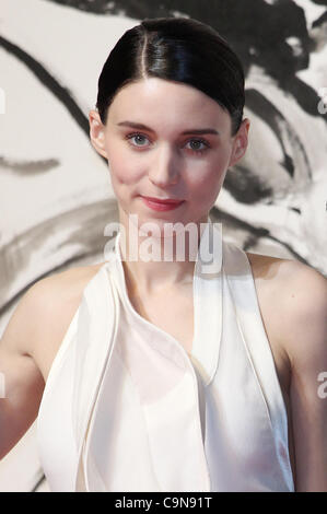 30. Januar 2012 besucht - Tokyo, Japan - Schauspielerin ROONEY MARA, der Japan-Premiere den Film "The Girl with the Dragon Tattoo' im Tokyo International Forum in Tokio zu fördern. Der Film öffnet am 10. Februar in Japan. (Kredit-Bild: © Junko Kimura/Jana Press/ZUMAPRESS.com) Stockfoto