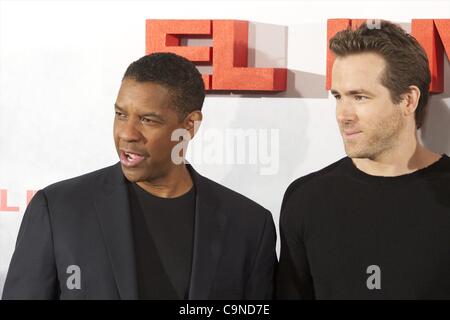 31. Januar 2012 - Madrid, Spanien - US-Schauspieler Denzel Washington und Ryan Reynolds besuchen den Fototermin des Daniel Espinosas Films "Safe House" in Villamagna Hotel in Madrid (Credit-Bild: © Jack Abuin/ZUMAPRESS.com) Stockfoto