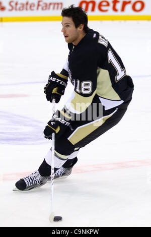 1. Februar 2012 weiterleiten - Toronto, Ontario, Kanada - Pittsburgh Penguins James Neal (18) Aufwärmen vor Tonights NHL Aktion gegen die Toronto Maple Leafs auf dem Air Canada Centre in Toronto, Ontario. (Kredit-Bild: © Jay Gula/Southcreek/ZUMAPRESS.com) Stockfoto