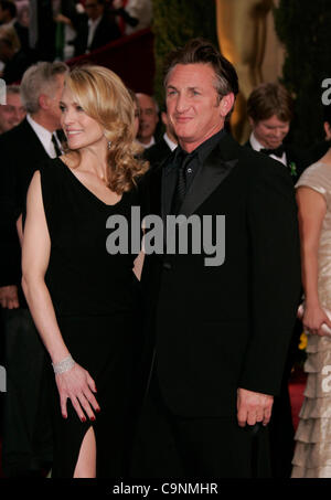 22. Februar 2009 - Los Angeles, Kalifornien, USA - SEAN PENN und Frau ROBIN WRIGHT PENN, die Ankunft in der 81. Oscar-Verleihung im Kodak Theatre in Hollywood statt. (Kredit-Bild: © Lisa O'Connor/ZUMA Press) Stockfoto