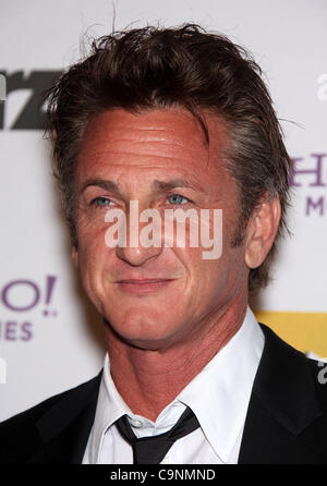 Sean Penn kommt für die 14. Annual Hollywood Awards Gala im Beverly Hilton statt. (Kredit-Bild: © Lisa O'Connor/ZUMApress.com) Stockfoto