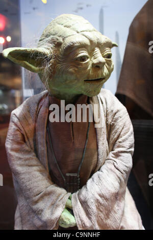 22. Januar 2012 - Santa Ana, Kalifornien, USA - die Marionette der Jedi-Meister Yoda, die in dem Film Episode V: das Imperium schlägt zurück verwendet wurde. Star Wars: Trifft Wissenschaft Phantasie Ausstellung, drei Anzeigen Galerien Sonderangebot-erforscht die futuristischen Technologien in den Star-Wars-Filmen dargestellt eine Stockfoto