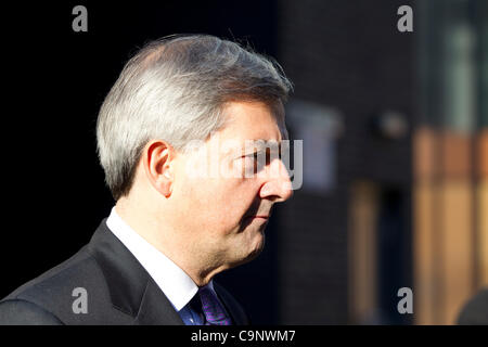 Chris Huhne.Clerkenwell, London, 03.02.2012, die über strafrechtliche Anklage Beschleunigung bei Chris Huhne zurückgetreten. Die Energieminister steht vor Strafverfolgung über behauptet, dass seine Ex-Frau seine Beschleunigung Punkte auf ihrem Führerschein im Jahr 2003 nahm. Stockfoto