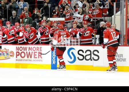 4. Februar 2012 - Raleigh, North Carolina, USA - Carolina Hurricanes feiern während Tonights Spiel. Hurrikane besiegte Könige 2: 1 im RBC Center in Raleigh, North Carolina. (Kredit-Bild: © Anthony Barham/Southcreek/ZUMAPRESS.com) Stockfoto