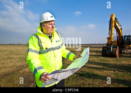 Foto:Jeff Gilbert. Aylesbury, Bucks, UK. 07.02.2012 Bild zeigt Peter Lauritzen, CEO von Arla Foods UK, an der Stelle wo Arla Foods Entwicklung der neuen £ 150 Millionen frische Milch Molkerei in Aylesbury, Buckinghamshire, England beginnen. Stockfoto