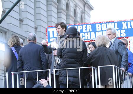 Eli Manning in Anwesenheit für New York City Ticker Tape Parade Ehren Super Bowl XLVI Champions die New York Giants, Canyon of Heroes, New York, NY 7. Februar 2012. Foto von: Andres Otero/Everett Collection Stockfoto