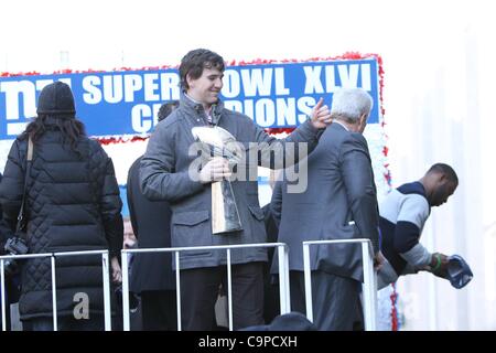 Eli Manning in Anwesenheit für New York City Ticker Tape Parade Ehren Super Bowl XLVI Champions die New York Giants, Canyon of Heroes, New York, NY 7. Februar 2012. Foto von: Andres Otero/Everett Collection Stockfoto