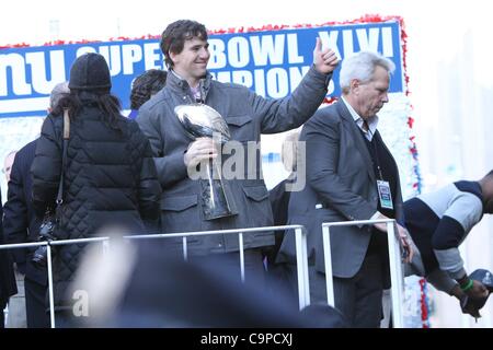 Eli Manning in Anwesenheit für New York City Ticker Tape Parade Ehren Super Bowl XLVI Champions die New York Giants, Canyon of Heroes, New York, NY 7. Februar 2012. Foto von: Andres Otero/Everett Collection Stockfoto