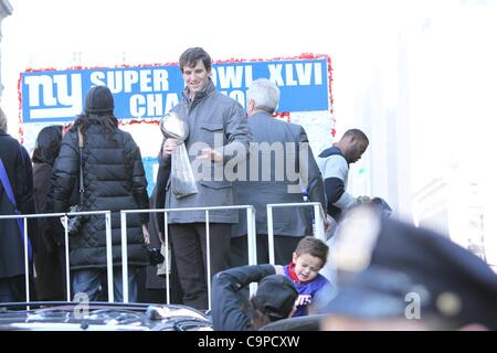 Eli Manning in Anwesenheit für New York City Ticker Tape Parade Ehren Super Bowl XLVI Champions die New York Giants, Canyon of Heroes, New York, NY 7. Februar 2012. Foto von: Andres Otero/Everett Collection Stockfoto