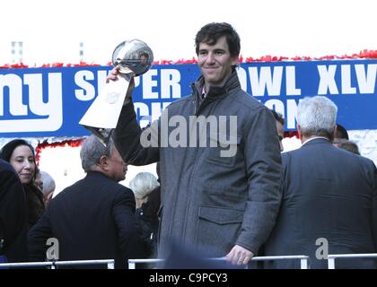 Eli Manning in Anwesenheit für New York City Ticker Tape Parade Ehren Super Bowl XLVI Champions die New York Giants, Canyon of Heroes, New York, NY 7. Februar 2012. Foto von: Andres Otero/Everett Collection Stockfoto