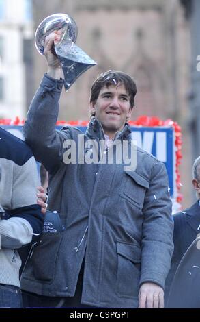 Eli Manning bei einem öffentlichen Auftritt für New York City Ticker Tape Parade Ehren Super Bowl XLVI Champions die New York Giants, Canyon of Heroes, New York, NY 7. Februar 2012. Foto von: Kristin Callahan/Everett Collection Stockfoto