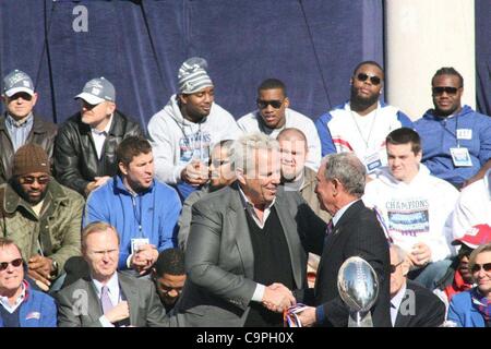 Riesen Superbowl Champions - Lochstreifen Parade NYC 2/7/2012.Players erhalten die Schlüssel zur Stadt von Bürgermeister Bloomberg. (Kredit-Bild: © Globe Photos/ZUMAPRESS.com) Stockfoto